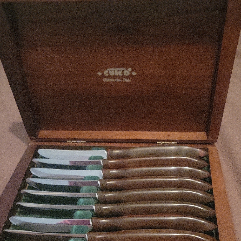Cutco Brown and Silver Steak Knife Set in Wooden Chest